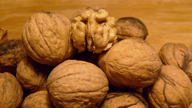 The Chinese have long believed that eating walnuts can sharpen the mind and boost concentration and memory. This stems from the fact that the crinkled...